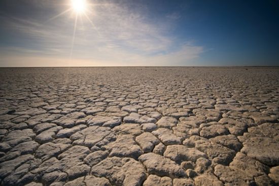 A desert with dry, cracked ground, similar to the drought in Israel when Ahab was king