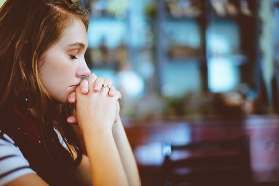 A girl praying—a practice that the Adventist Religion and Health Study showed can improve mental health