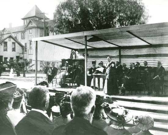 The dedication ceremony of Loma Linda Sanitarium in 1906
