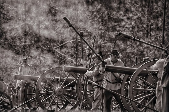 Soldiers shooting cannons in battle