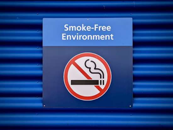 A sign that says, 'Smoke-Free Environment'