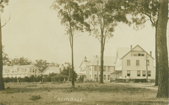 A black and white photo of the Avondale school in Australia.