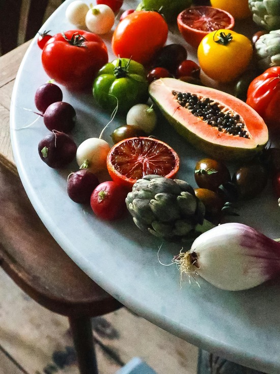  A platter of delicious fruits and veggies.